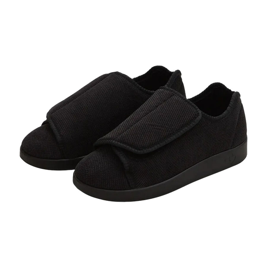Black silverts with adjustable Easy Touch closure with black resistant soles