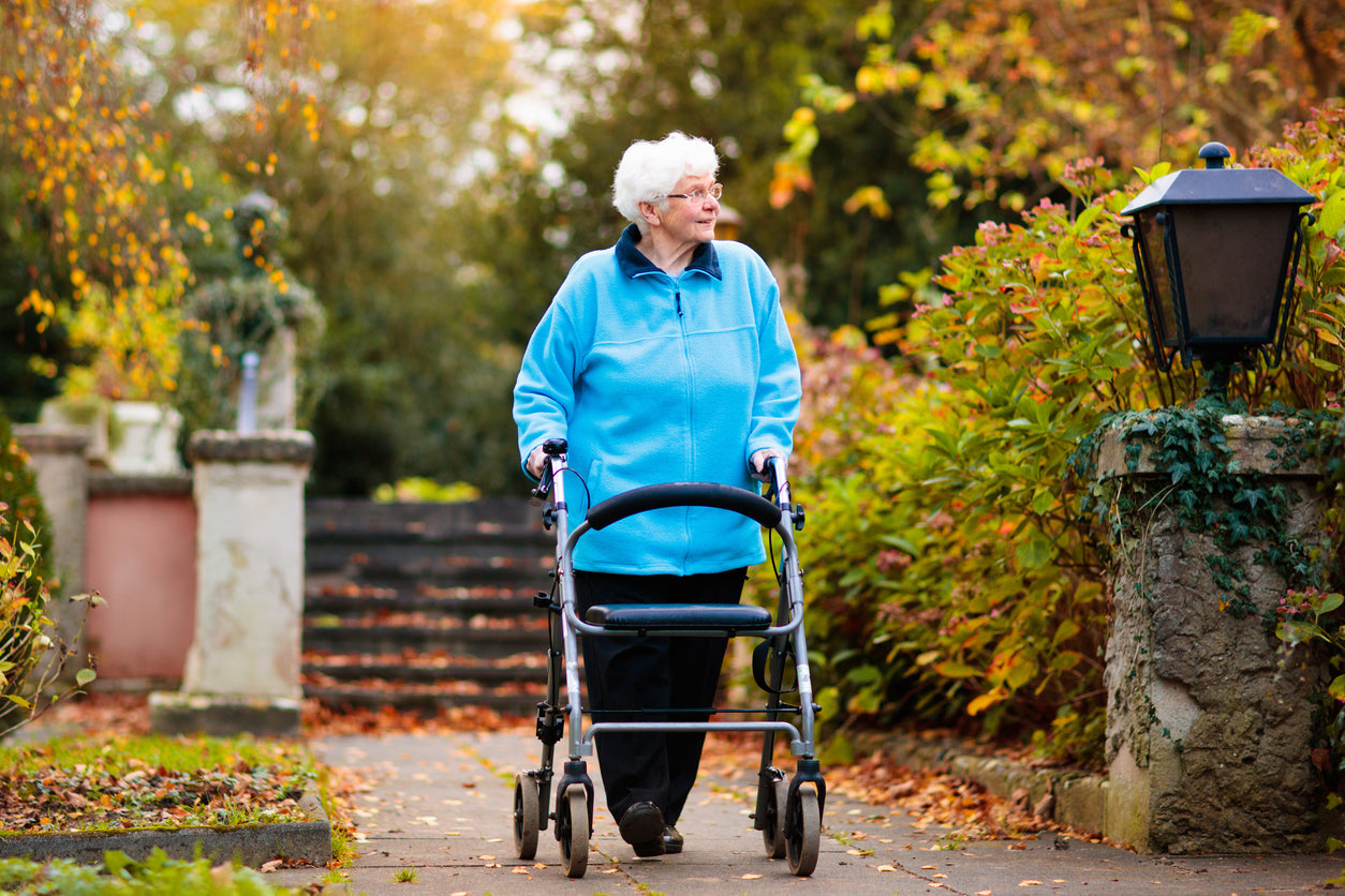walker vs rollator for seniors Walker vs Rollator for Seniors: Which One is Right for You?